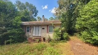 4 bedroom, 2 bathroom, 1,885 sq ft single family residence under contract at 1301 Lakeview Drive, Macon, GA 31206 — photo 2