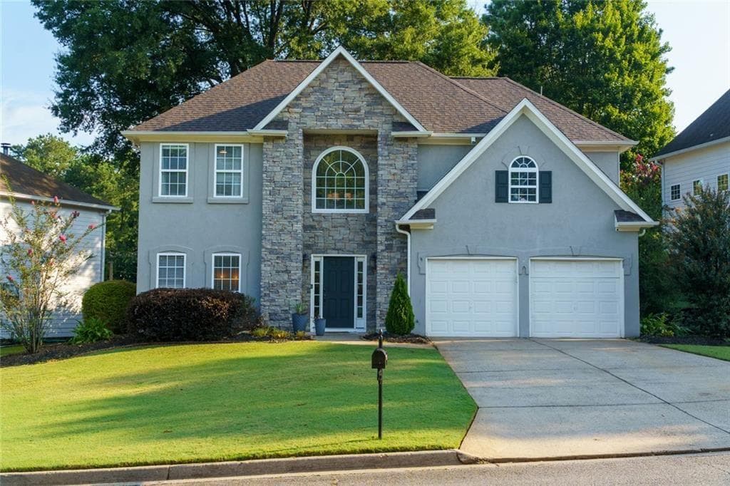 4 bedroom, 3 bathroom, 2,540 sq ft single family residence for sale at 1080 Olde Roswell Grove, Roswell, GA 30075