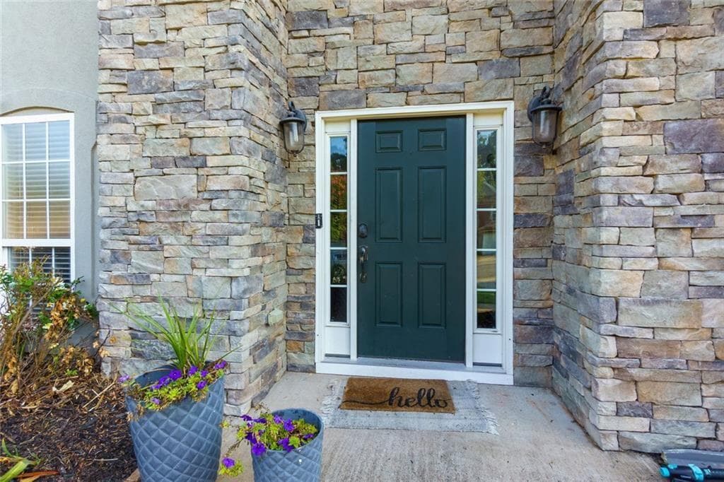 4 bedroom, 3 bathroom, 2,540 sq ft single family residence for sale at 1080 Olde Roswell Grove, Roswell, GA 30075 — photo 2