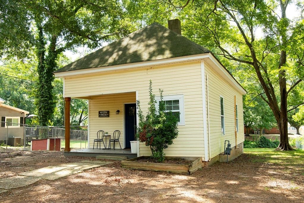 2 bedroom, 1 bathroom, 688 sq ft single family residence for sale at 534 Lovvorn Road, Carrollton, GA 30117 — photo 2