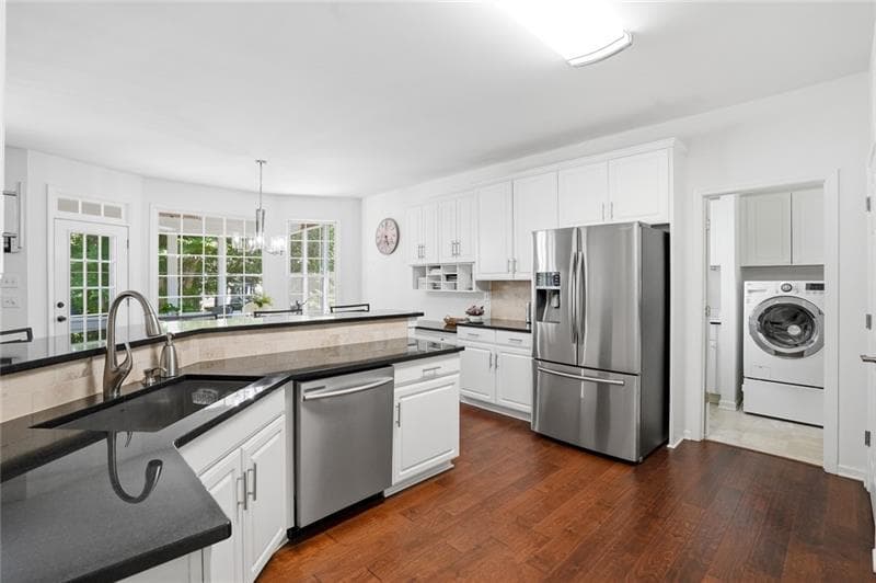 5 bedroom, 3 bathroom, 2,993 sq ft single family residence under contract at 1032 Chippendale Trail, Marietta, GA 30064 — photo 8