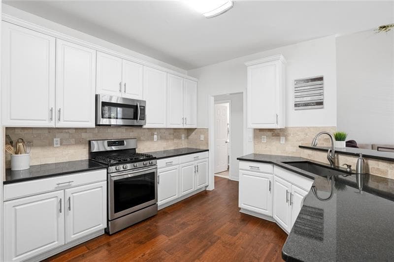 5 bedroom, 3 bathroom, 2,993 sq ft single family residence under contract at 1032 Chippendale Trail, Marietta, GA 30064 — photo 9