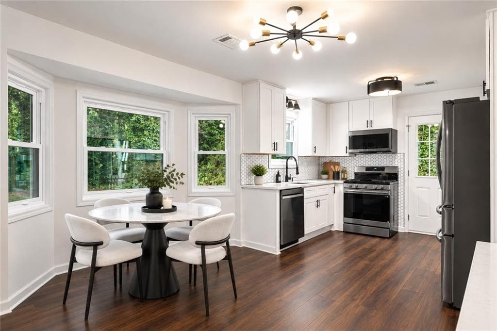 4 bedroom, 3 bathroom, 1,690 sq ft single family residence for sale at 2904 Wood Hollow Lane, Jonesboro, GA 30236 — photo 8