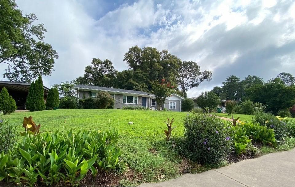 3 bedroom, 2 bathroom, 1,108 sq ft single family residence under contract at 1808 Flintwood Drive, Atlanta, GA 30316 — photo 2