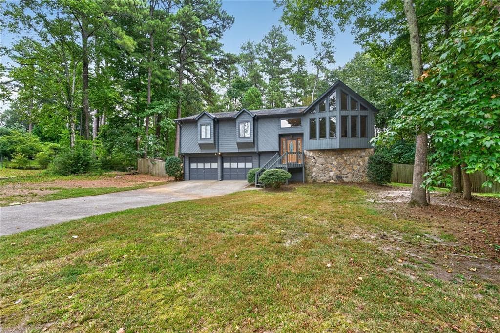 3 bedroom, 3 bathroom, 2,047 sq ft single family residence for sale at 15 Hinton Court, Dacula, GA 30019 — photo 1 of 26
