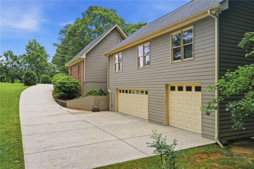 6 bedroom, 4 bathroom, 4,253 sq ft single family residence under contract at 4891 Bill Cheek Road, Auburn, GA 30011 — photo 5