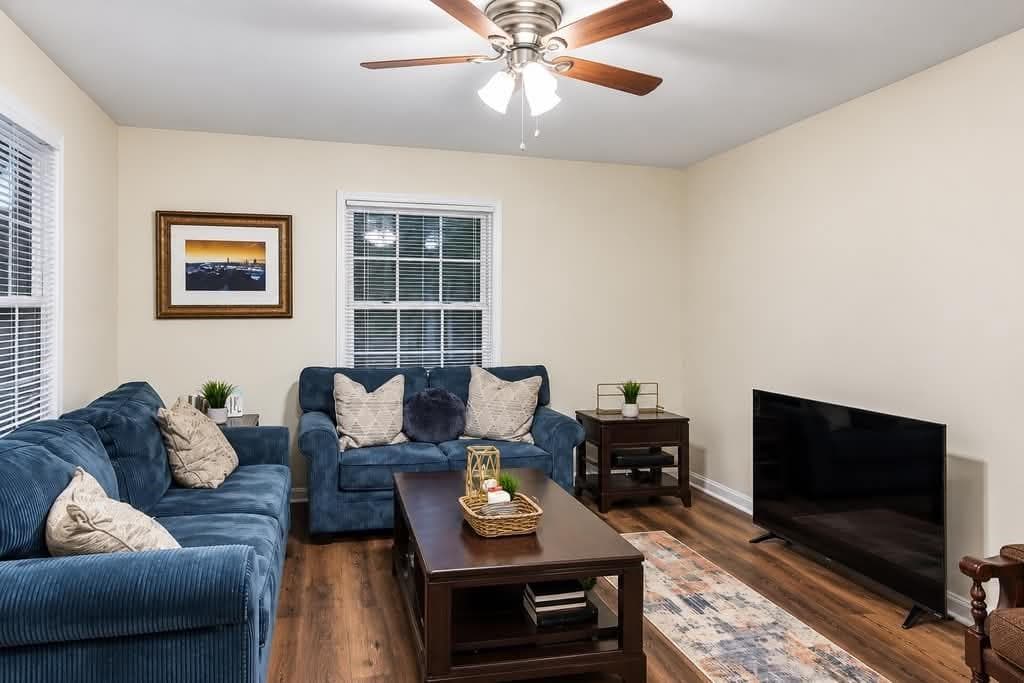 3 bedroom, 2 bathroom, 1,216 sq ft single family residence for rent at 262 NE Forest Avenue, Marietta, GA 30060 for $2,200 a month — photo 3