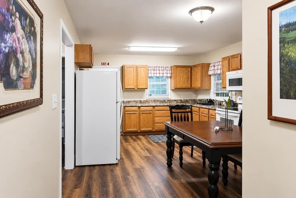 3 bedroom, 2 bathroom, 1,216 sq ft single family residence for rent at 262 NE Forest Avenue, Marietta, GA 30060 for $2,200 a month — photo 4