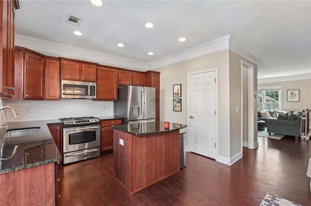 3 bedroom, 4 bathroom, 2,268 sq ft townhouse for sale at 2446 Natoma Court 11, Smyrna, GA 30080 — photo 6