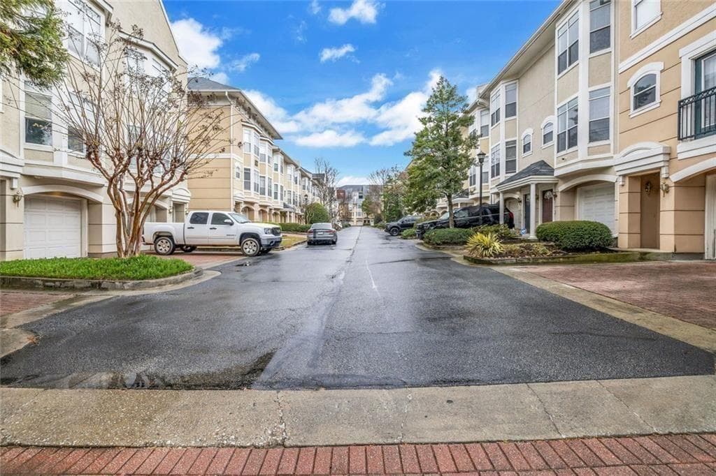 1 bedroom, 1 bathroom, 950 sq ft townhouse for sale at 375 Highland Avenue 1002, Atlanta, GA 30312 — photo 3