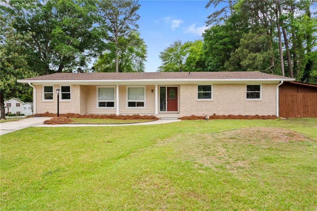 4 bedroom, 2 bathroom, 2,197 sq ft single family residence for sale at 6463 Maddox Road, Morrow, GA 30260 — photo 2