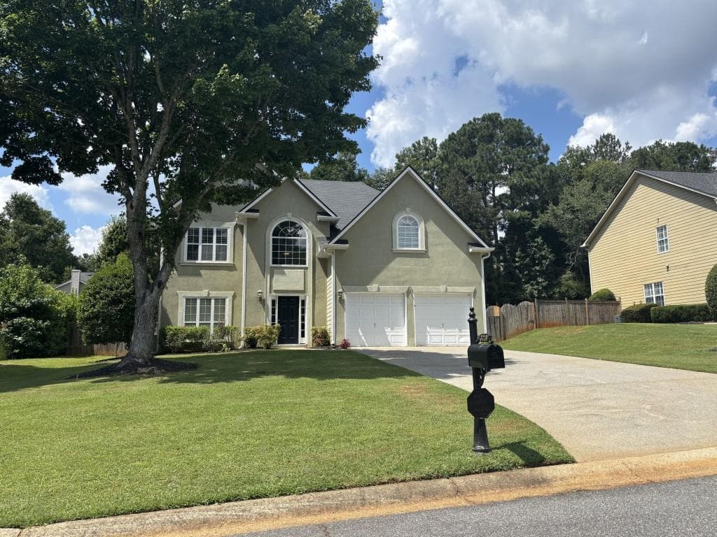 4 bedroom, 3 bathroom, 2,242 sq ft single family residence under contract at 3210 Glen Glade Way, Cumming, GA 30041 — photo 2