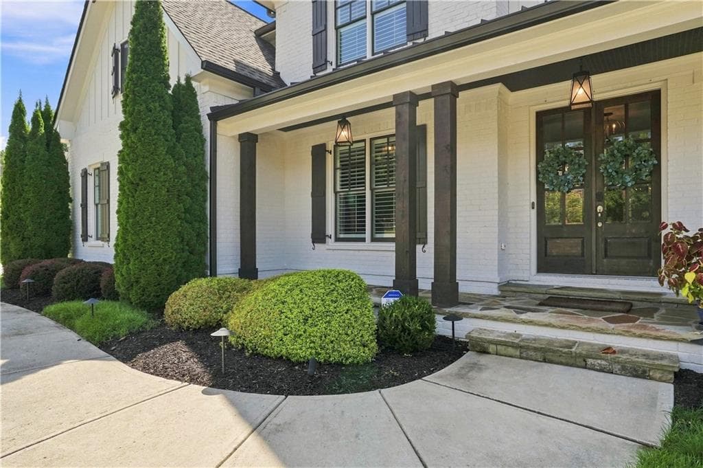5 bedroom, 6 bathroom, 5,079 sq ft single family residence under contract at 6025 Pebblestone Lane, Cumming, GA 30040 — photo 3