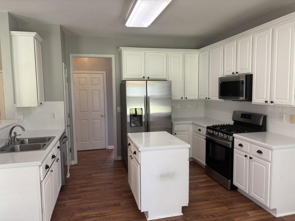 4 bedroom, 3 bathroom, 2,242 sq ft single family residence under contract at 3210 Glen Glade Way, Cumming, GA 30041 — photo 9