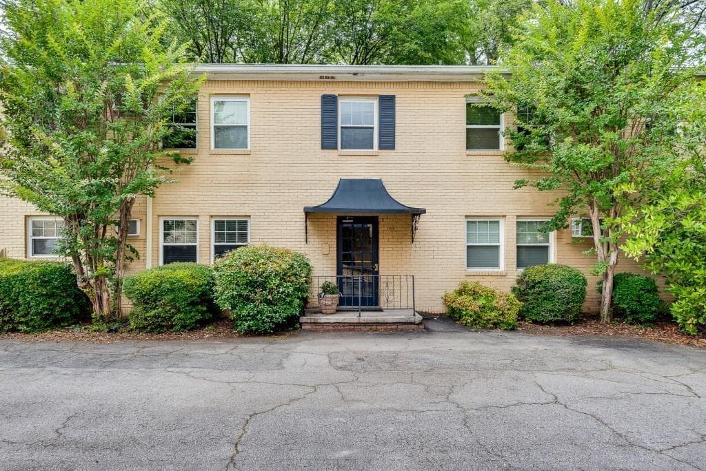 1 bedroom, 1 bathroom, 720 sq ft condominium for sale at 1048 Saint Charles Avenue 7, Atlanta, GA 30306 — photo 1 of 15