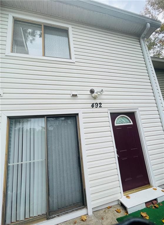 2 bedroom, 3 bathroom, 1,252 sq ft townhouse for rent at 492 Granite Ridge Place, Atlanta, GA 30350 for $1,800 a month — photo 2