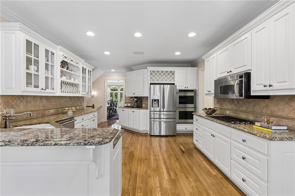 5 bedroom, 5 bathroom, 6,112 sq ft single family residence for sale at 9835 Autry Falls Drive, Johns Creek, GA 30022 — photo 8