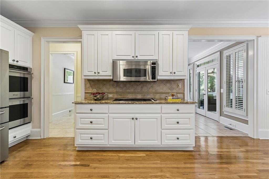 5 bedroom, 5 bathroom, 6,112 sq ft single family residence for sale at 9835 Autry Falls Drive, Johns Creek, GA 30022 — photo 9