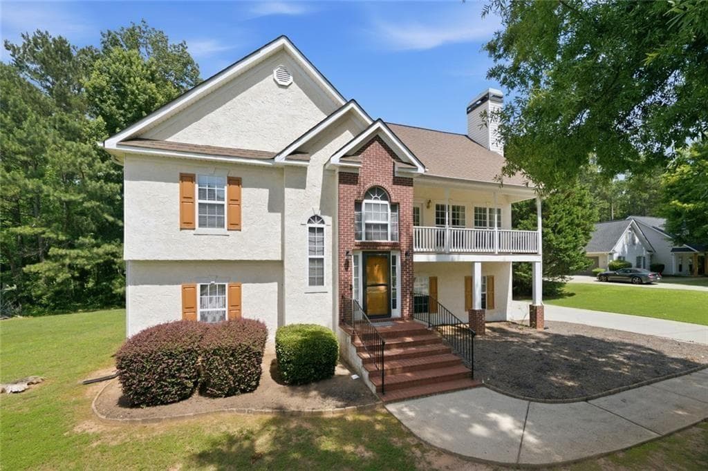 5 bedroom, 3 bathroom, 2,411 sq ft single family residence for sale at 139 Lost Forest Drive, Mcdonough, GA 30252 — photo 2