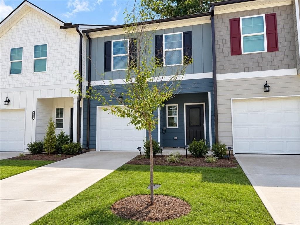3 bedroom, 3 bathroom, 1,455 sq ft townhouse for sale at 102 Jaxton Street, Hoschton, GA 30548 — photo 2