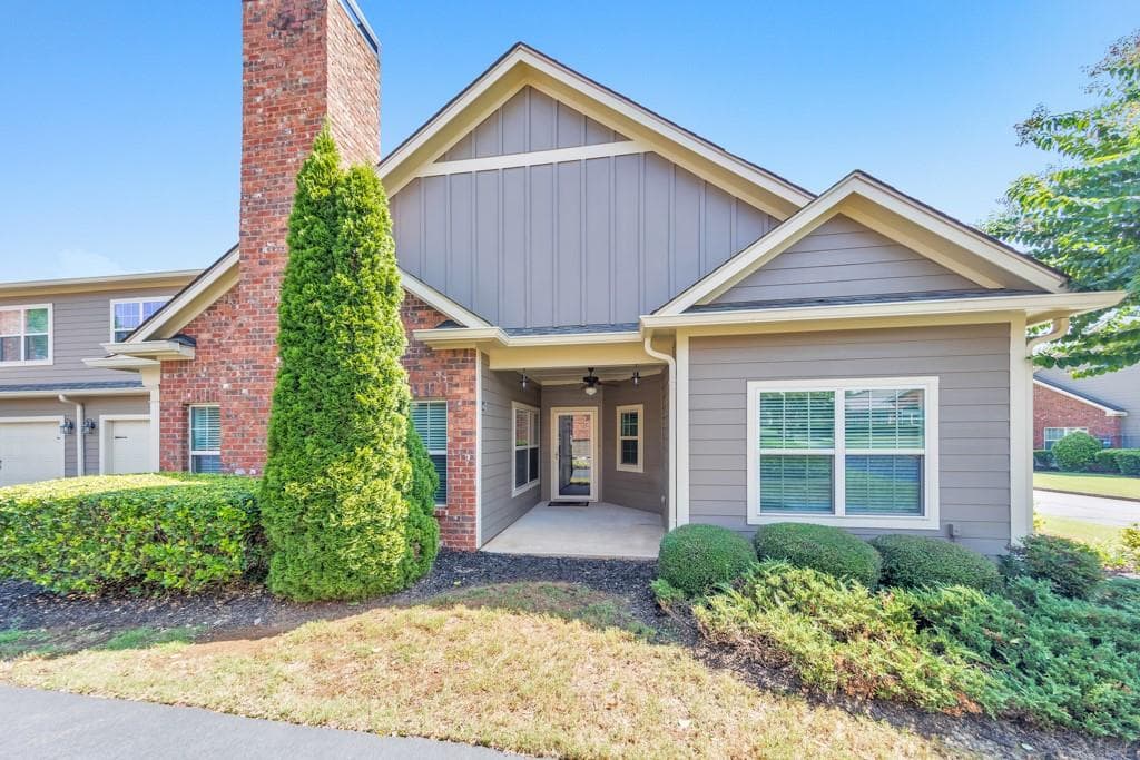 3 bedroom, 2 bathroom, 1,985 sq ft condominium for sale at 151 Kendrick Farm Lane, Marietta, GA 30066