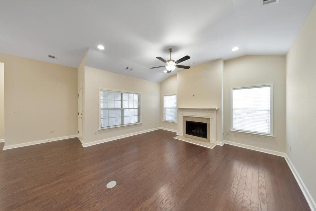3 bedroom, 2 bathroom, 1,985 sq ft condominium for sale at 151 Kendrick Farm Lane, Marietta, GA 30066 — photo 2