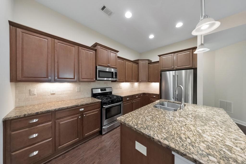 3 bedroom, 2 bathroom, 1,985 sq ft condominium for sale at 151 Kendrick Farm Lane, Marietta, GA 30066 — photo 3