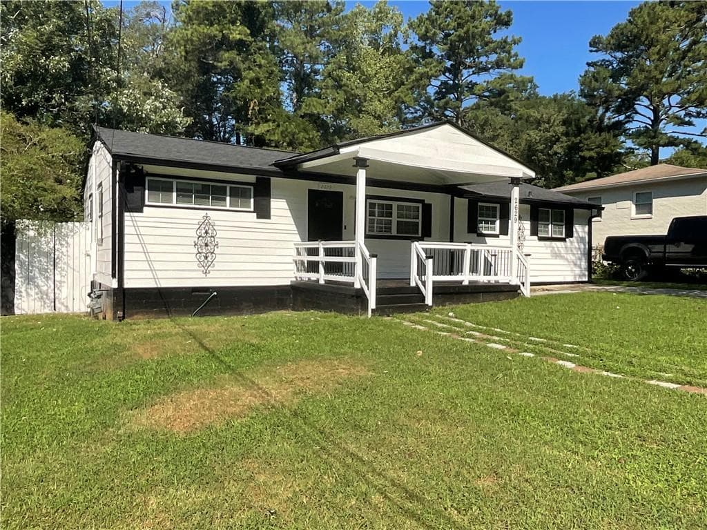 3 bedroom, 2 bathroom, 1,294 sq ft single family residence for sale at 2629 Rex Avenue, Atlanta, GA 30331 — photo 2