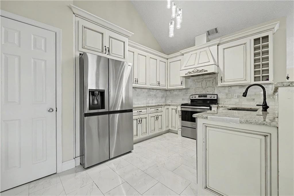 6 bedroom, 4 bathroom, 3,724 sq ft single family residence for sale at 3159 Battlement Circle, Loganville, GA 30052 — photo 8