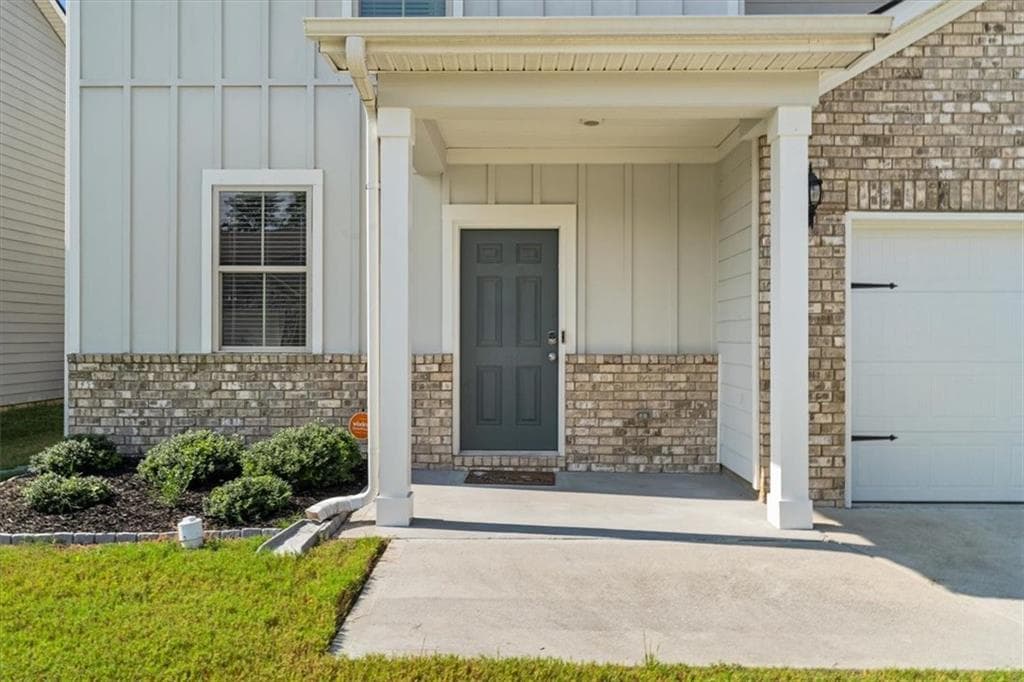3 bedroom, 3 bathroom, 2,460 sq ft single family residence for sale at 7627 Rudder Circle, South Fulton, GA 30213 — photo 3