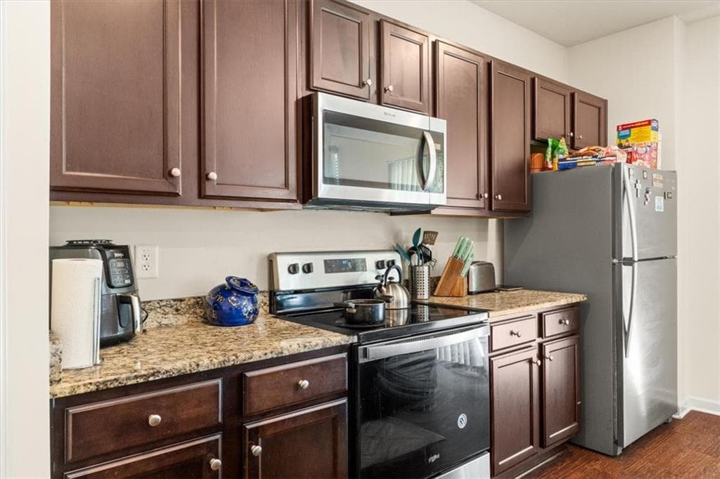 3 bedroom, 3 bathroom, 2,460 sq ft single family residence for sale at 7627 Rudder Circle, South Fulton, GA 30213 — photo 9