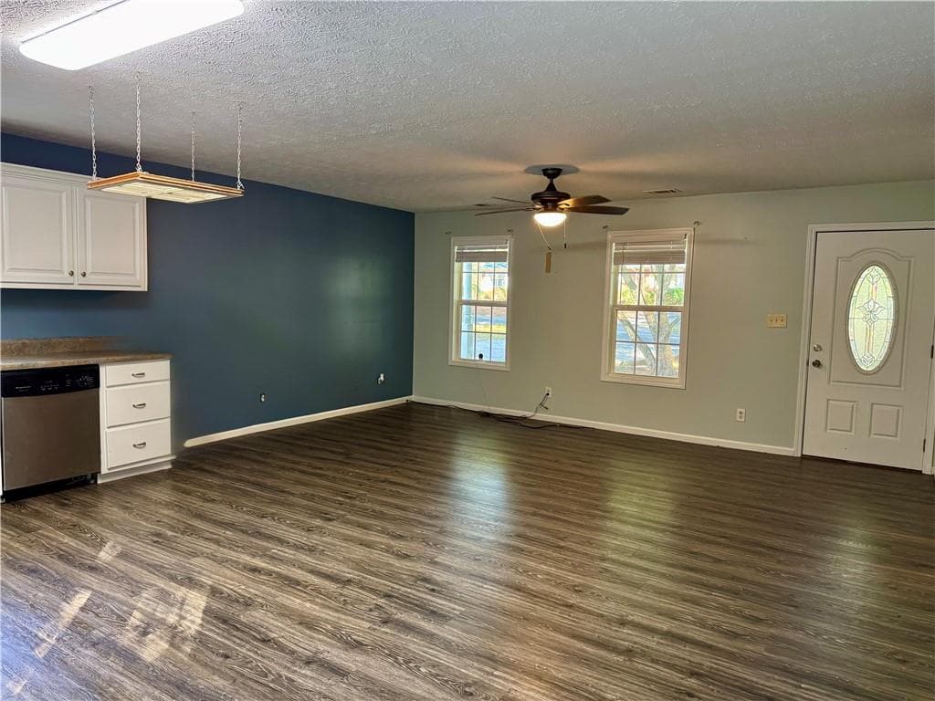 3 bedroom, 2 bathroom, 1,156 sq ft single family residence under contract at 101 Mineral Springs Road, Waco, GA 30182 — photo 4