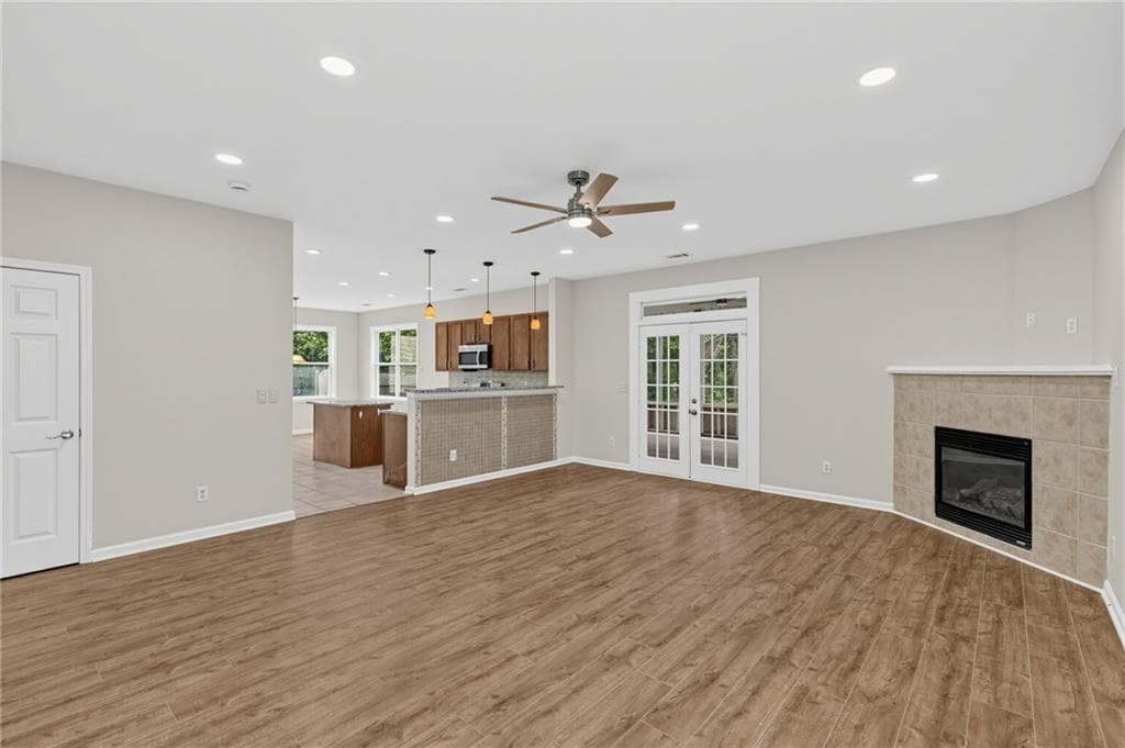 4 bedroom, 3 bathroom, 3,243 sq ft single family residence under contract at 6380 Stonelake Drive, Atlanta, GA 30331 — photo 4