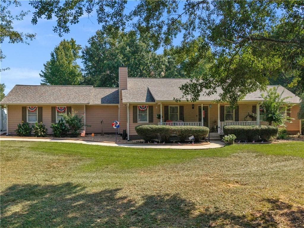 3 bedroom, 3 bathroom, 2,285 sq ft single family residence under contract at 837 Sunset Drive, Locust Grove, GA 30248