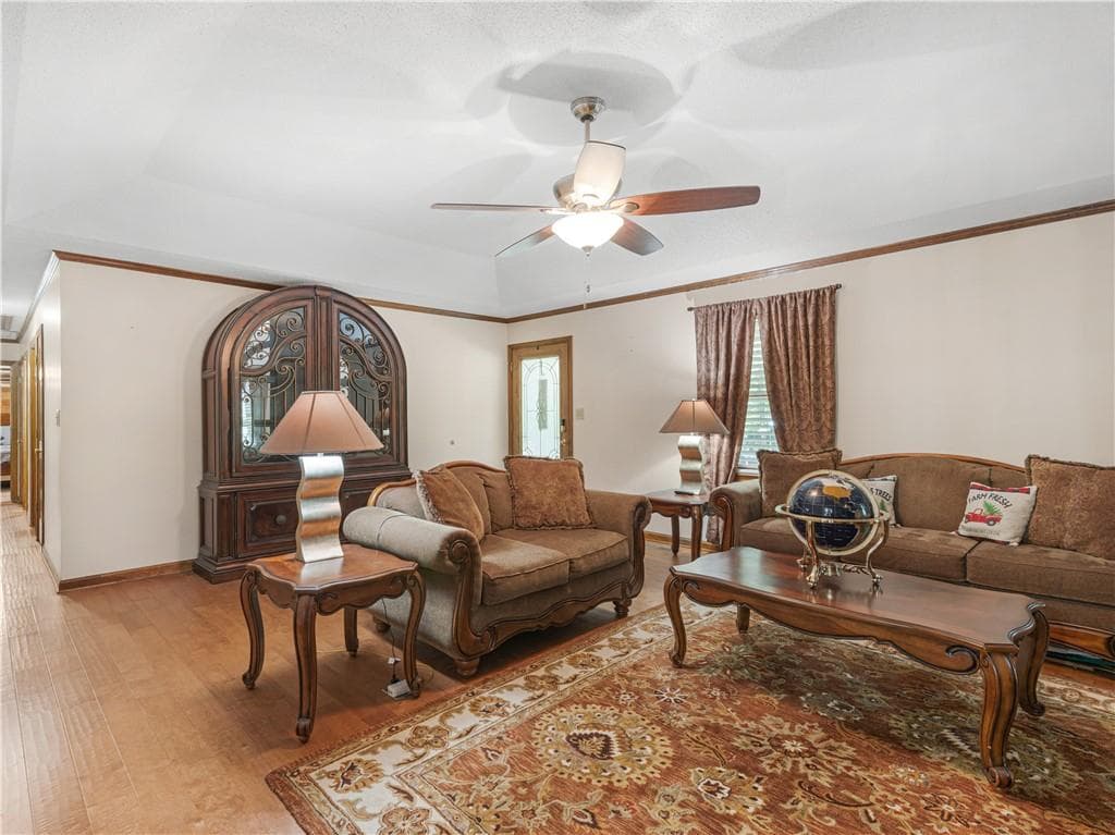 3 bedroom, 3 bathroom, 2,285 sq ft single family residence under contract at 837 Sunset Drive, Locust Grove, GA 30248 — photo 3
