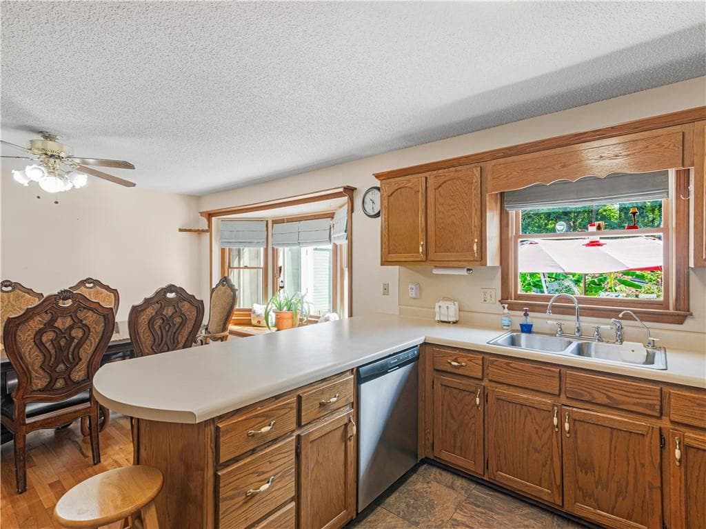 3 bedroom, 3 bathroom, 2,285 sq ft single family residence under contract at 837 Sunset Drive, Locust Grove, GA 30248 — photo 8