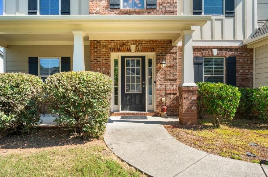 5 bedroom, 3 bathroom, 2,714 sq ft single family residence for sale at 6545 Oak Highlands Court, Cumming, GA 30041 — photo 3