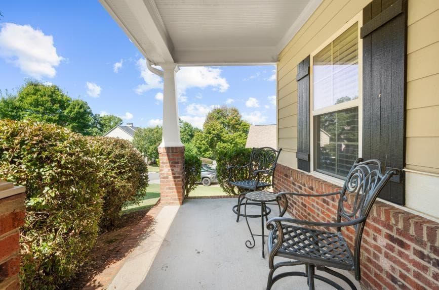 5 bedroom, 3 bathroom, 2,714 sq ft single family residence for sale at 6545 Oak Highlands Court, Cumming, GA 30041 — photo 4
