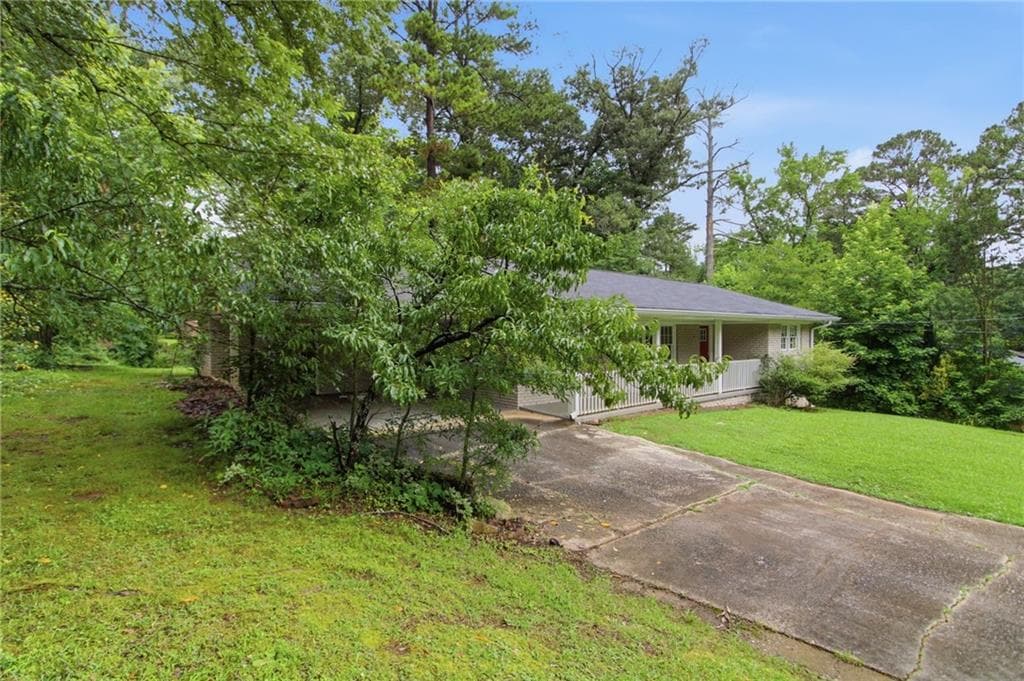 3 bedroom, 2 bathroom, 1,498 sq ft single family residence for sale at 3975 Phylis Place, Decatur, GA 30035 — photo 3