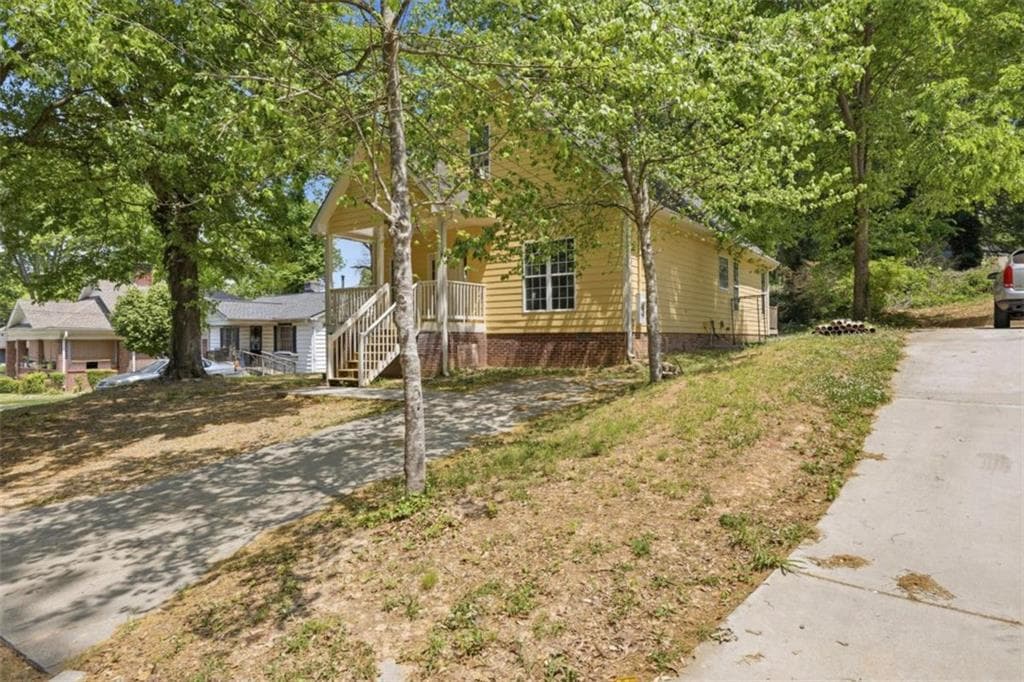 4 bedroom, 3 bathroom, 1,463 sq ft single family residence for sale at 845 Mildred Place, Atlanta, GA 30318 — photo 2