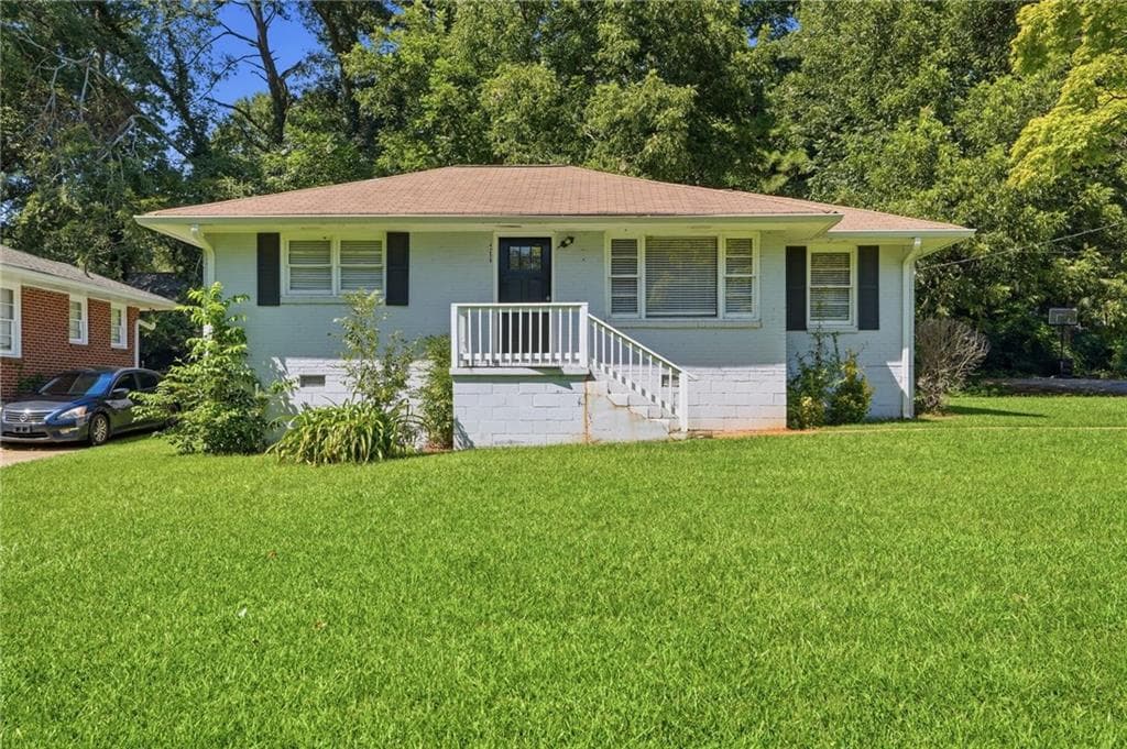 2 bedroom, 1 bathroom, 952 sq ft single family residence for sale at 4250 Timber Valley Court, Decatur, GA 30032 — photo 1 of 21