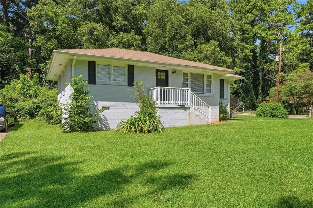 2 bedroom, 1 bathroom, 952 sq ft single family residence for sale at 4250 Timber Valley Court, Decatur, GA 30032 — photo 2