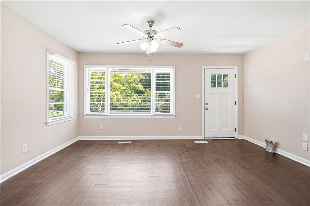 2 bedroom, 1 bathroom, 952 sq ft single family residence for sale at 4250 Timber Valley Court, Decatur, GA 30032 — photo 5