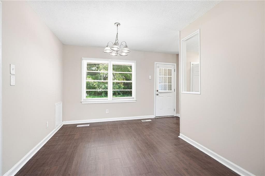 2 bedroom, 1 bathroom, 952 sq ft single family residence for sale at 4250 Timber Valley Court, Decatur, GA 30032 — photo 6