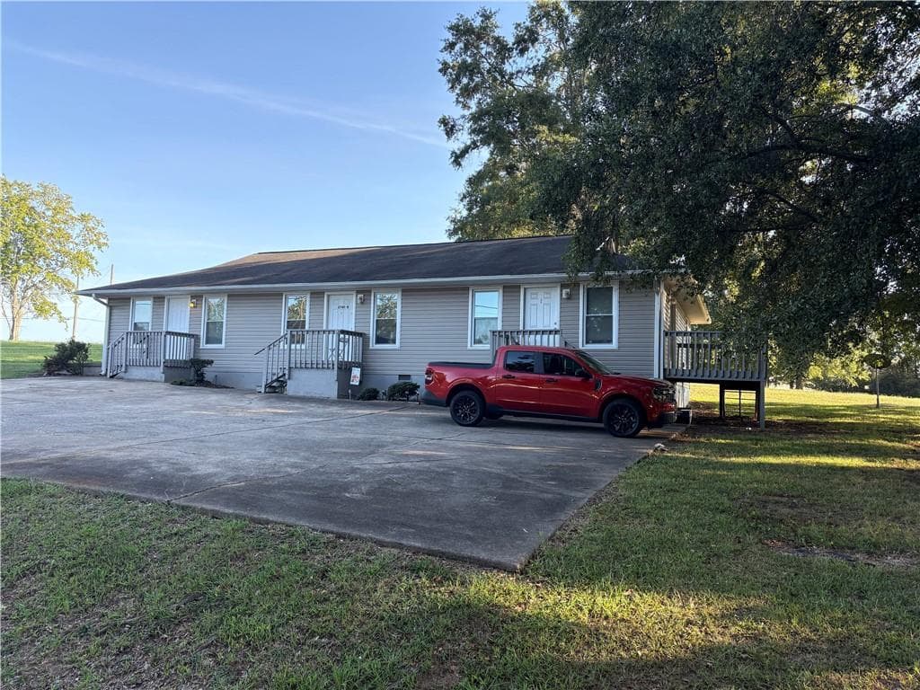 1 bedroom, 1 bathroom, 500 sq ft triplex for rent at 3749 Old Plainview Road A, Oakwood, GA 30566 for $850 a month — photo 1 of 22