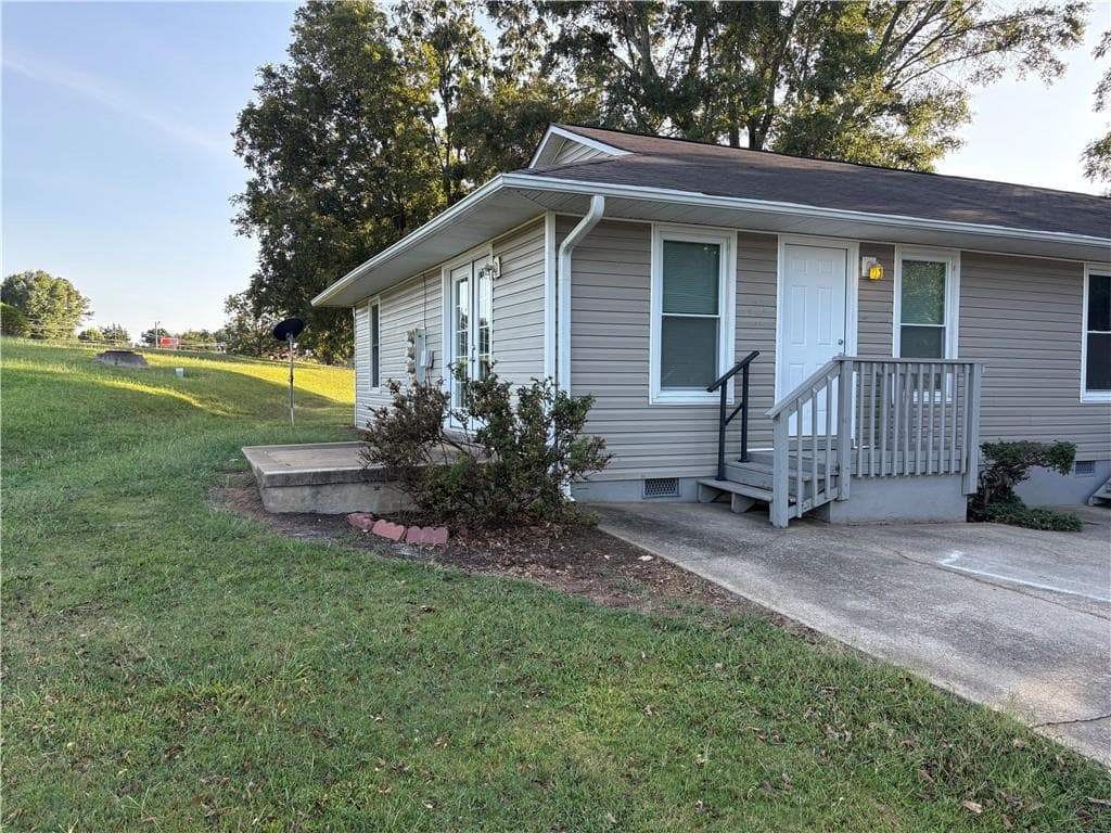 1 bedroom, 1 bathroom, 500 sq ft triplex for rent at 3749 Old Plainview Road A, Oakwood, GA 30566 for $850 a month — photo 4