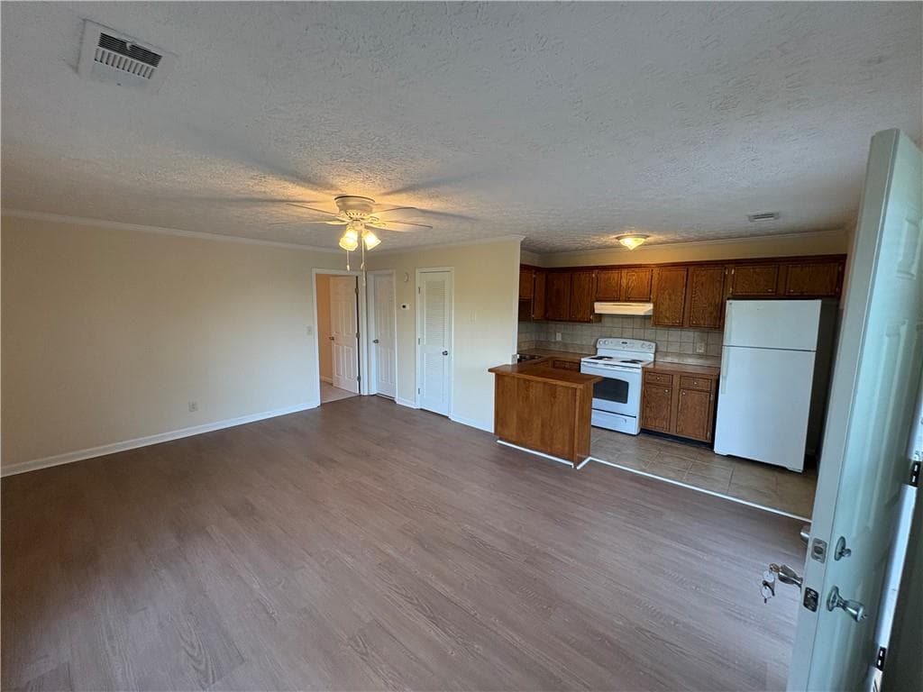 1 bedroom, 1 bathroom, 500 sq ft triplex for rent at 3749 Old Plainview Road A, Oakwood, GA 30566 for $850 a month — photo 10