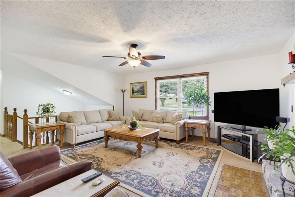 3 bedroom, 2 bathroom, 1,616 sq ft single family residence under contract at 1090 Hickory Road, Canton, GA 30115 — photo 6