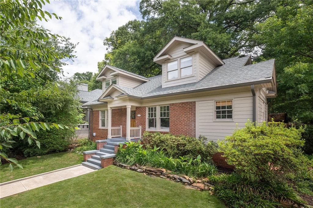 4 bedroom, 3 bathroom, 2,760 sq ft single family residence for sale at 252 Kings Highway, Decatur, GA 30030 — photo 2