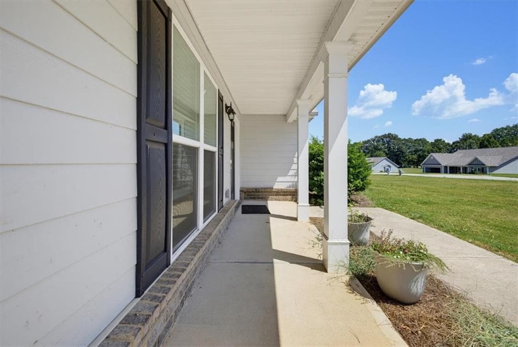 4 bedroom, 3 bathroom, 2,165 sq ft single family residence for sale at 62 Windrow Trail, Statham, GA 30666 — photo 4